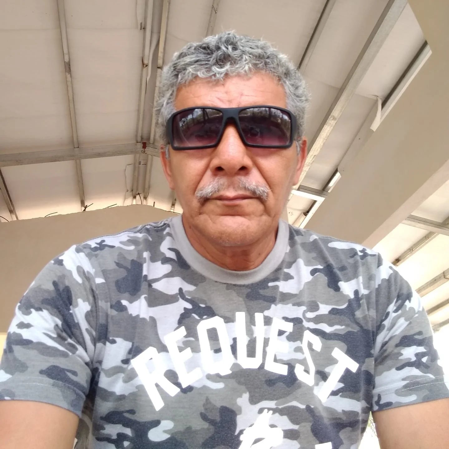 <em>Carlos</em>